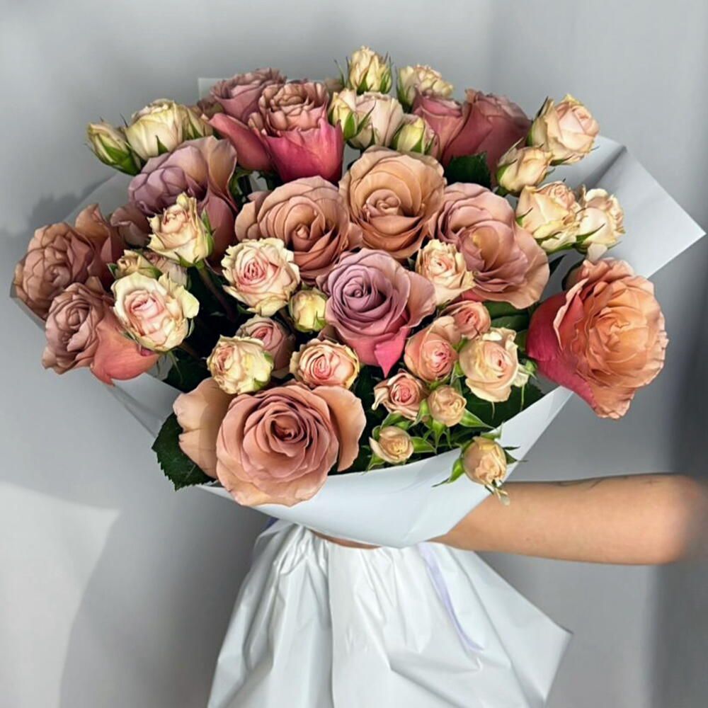 Ramo de rosas nude y spray
